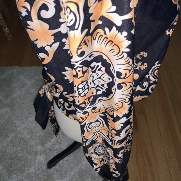 Baroque Design High Collar Top - Picture 5 of 6